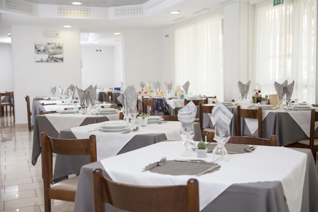 מיסאנו אדריאטיקו Hotel Silvia מראה חיצוני תמונה