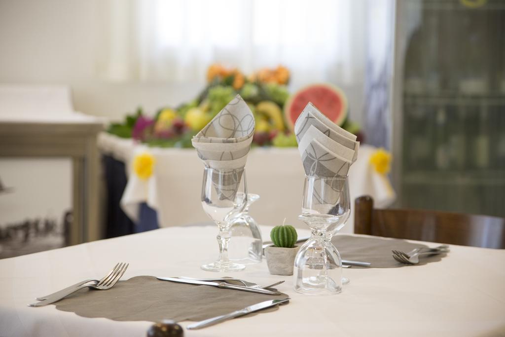 מיסאנו אדריאטיקו Hotel Silvia מראה חיצוני תמונה