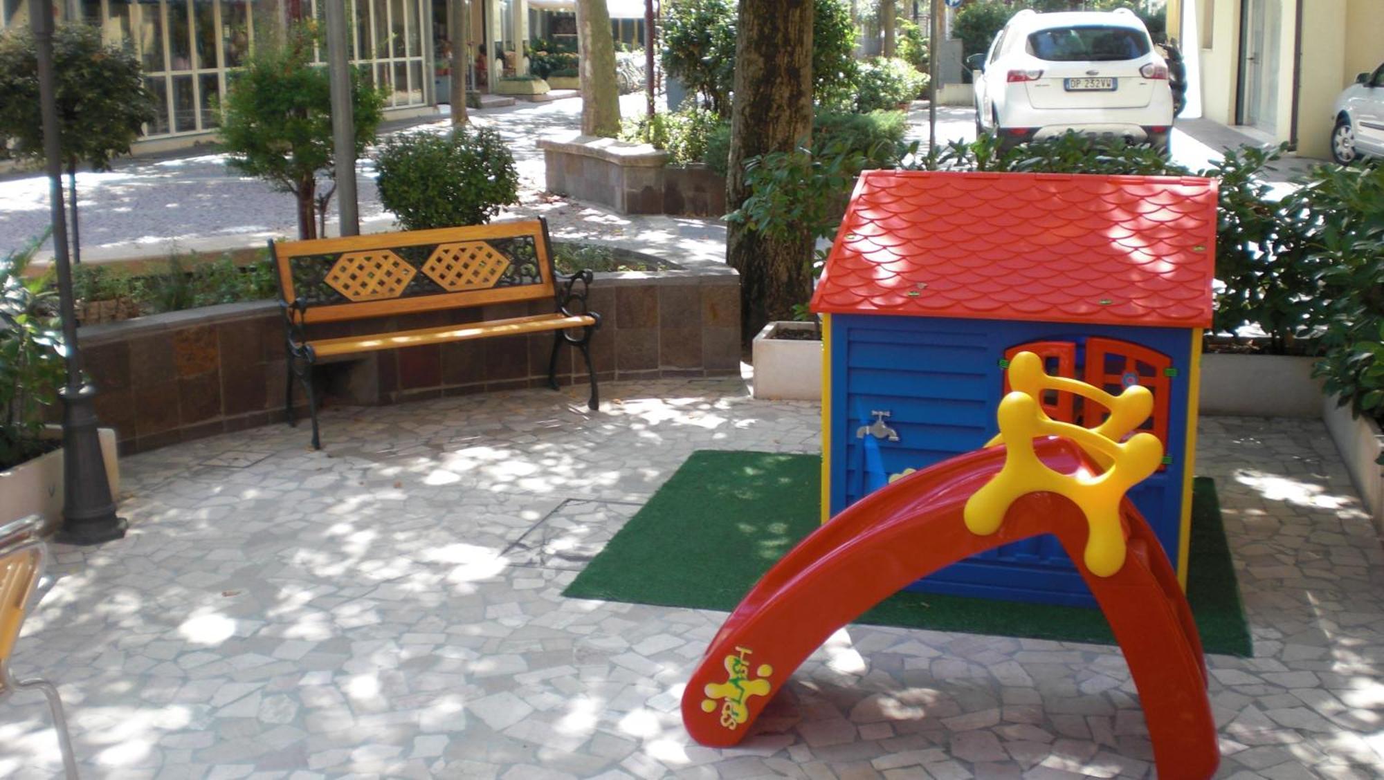 מיסאנו אדריאטיקו Hotel Silvia מראה חיצוני תמונה