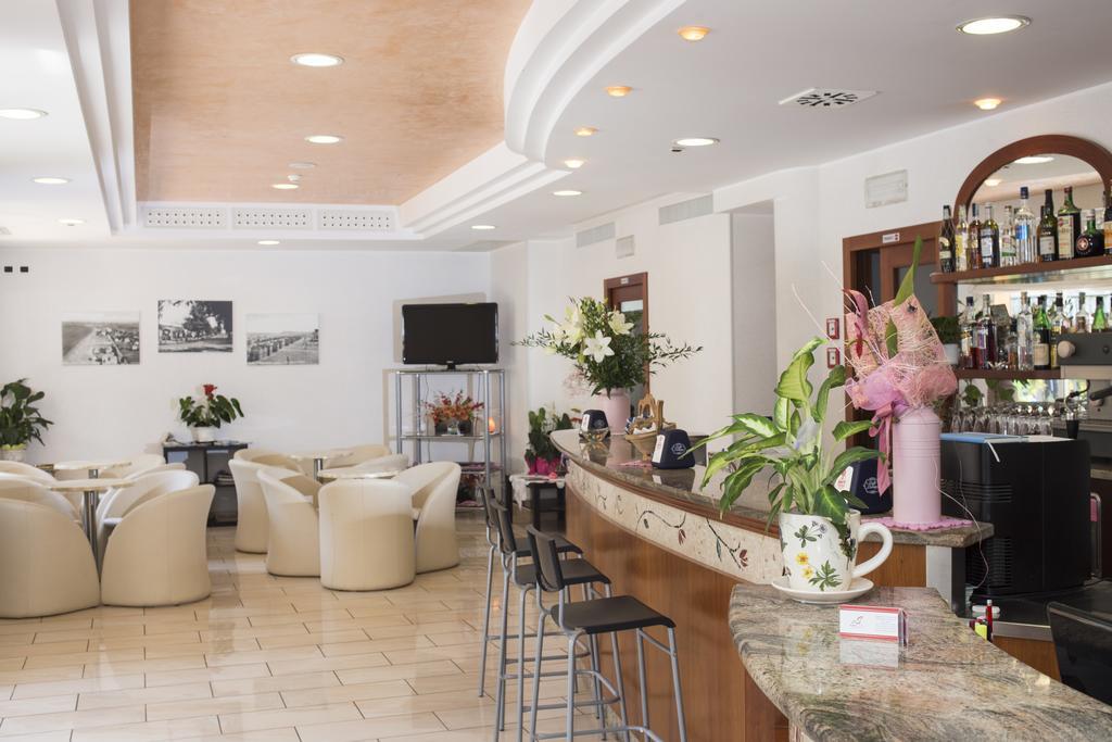מיסאנו אדריאטיקו Hotel Silvia מראה חיצוני תמונה